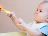 Výživa kojenců - zahájení podávání příkrmů u kojenců