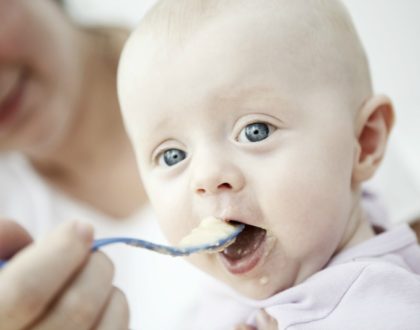 Výživa kojenců v 6. a 8. měsíci jasně a přehledně